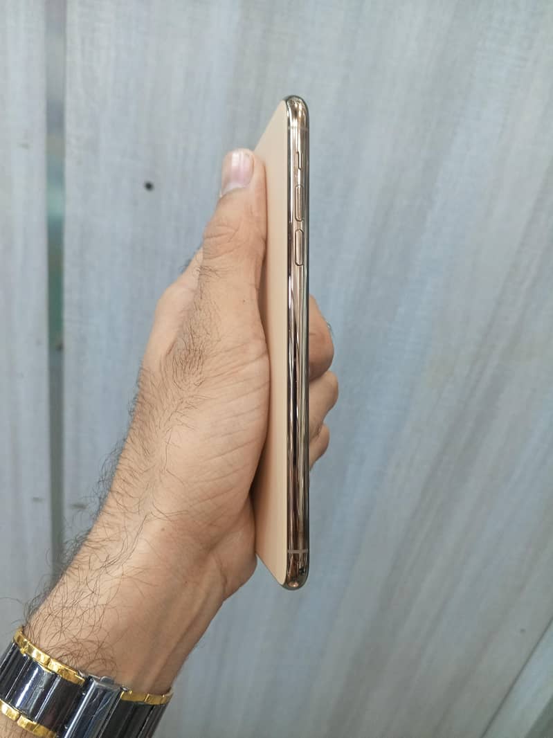 Apple iPhone 11 Pro Max 1