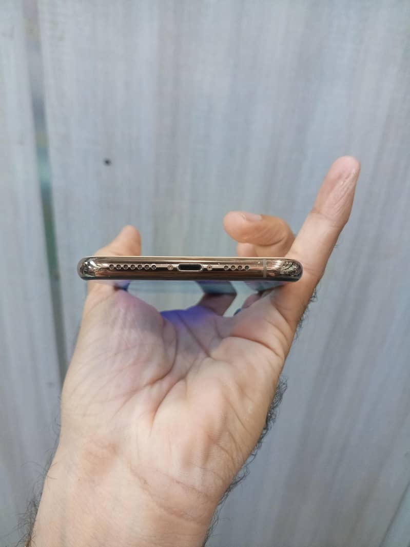 Apple iPhone 11 Pro Max 2