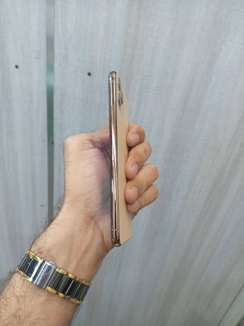 Apple iPhone 11 Pro Max 3
