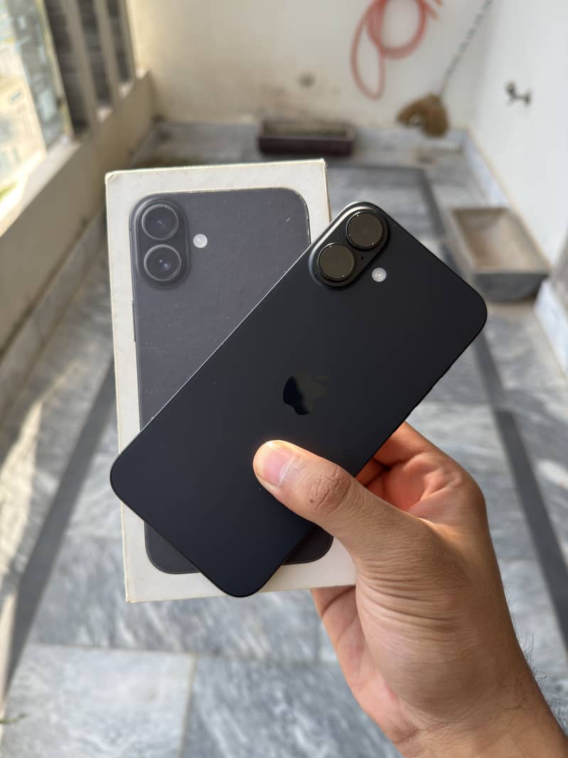 Apple iPhone 16 Plus 9