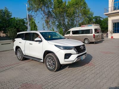 Toyota Fortuner V 2022