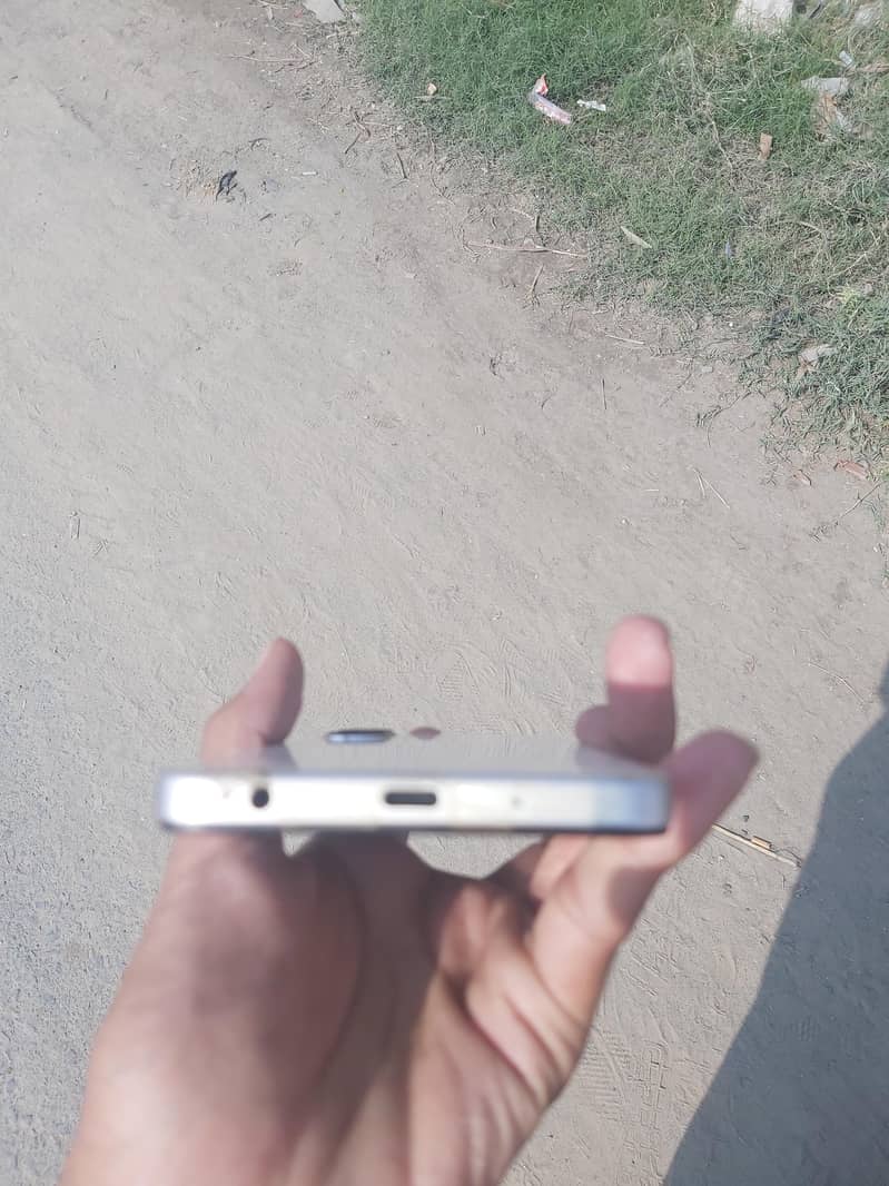 Vivo V21 4