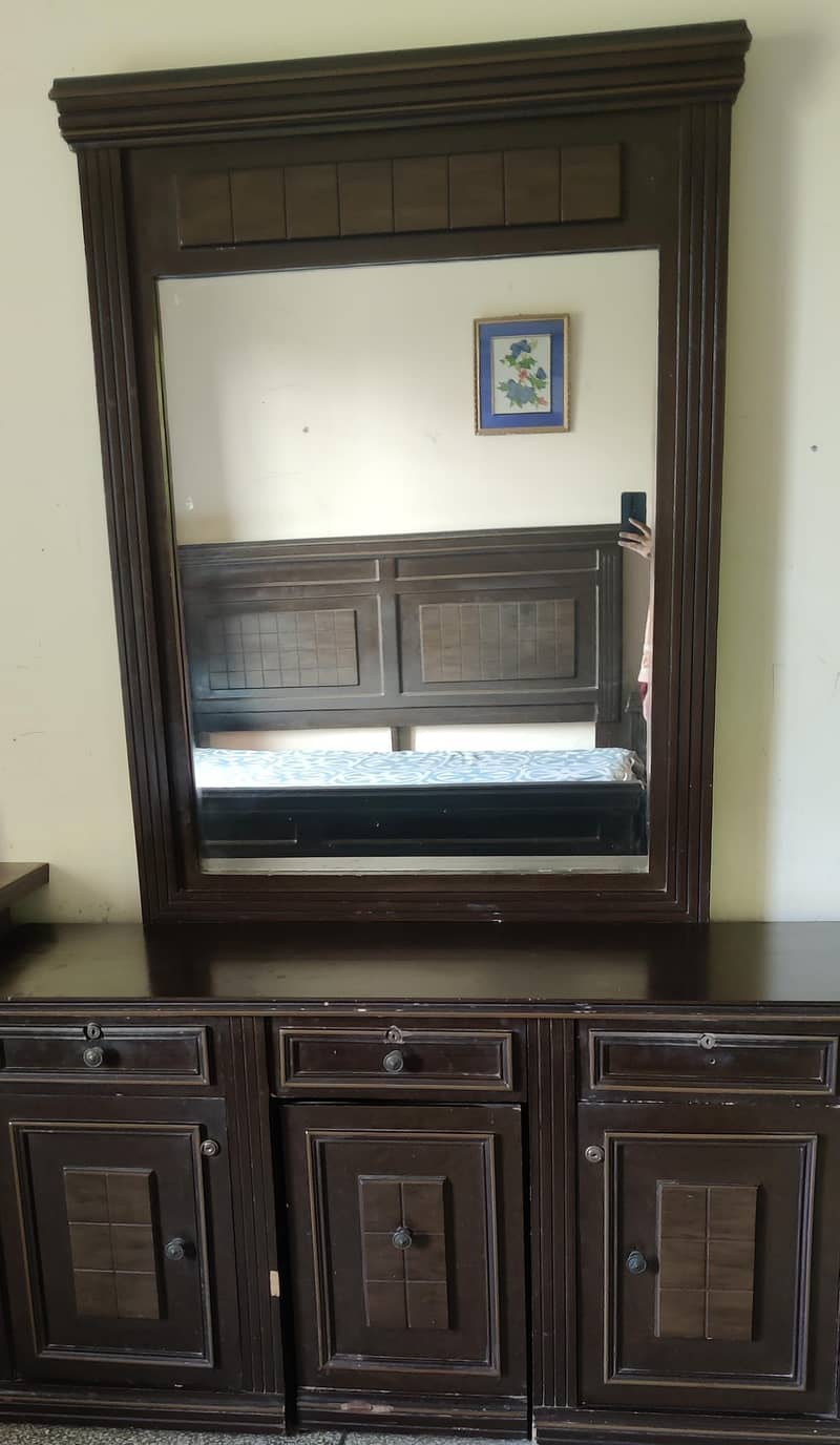 dressing table and side tables 2
