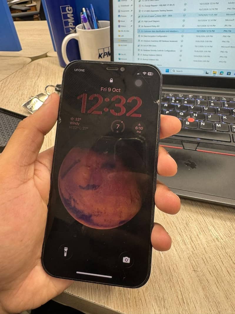 Apple iPhone 12 4