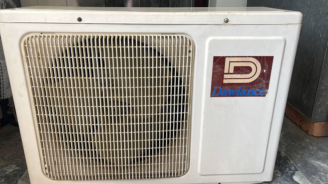 Used Dawlance 1.5 ton split ac 2