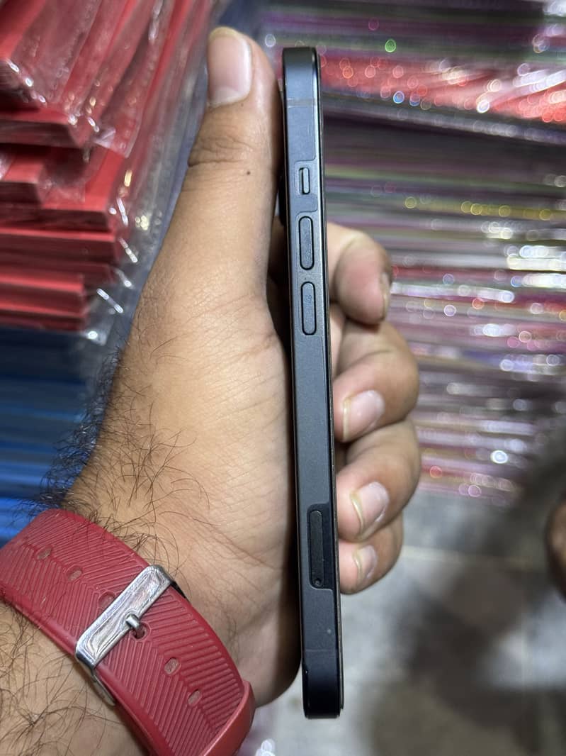 Apple iPhone 13 2