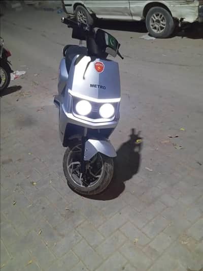 Metro Empower M6 Lethium battry