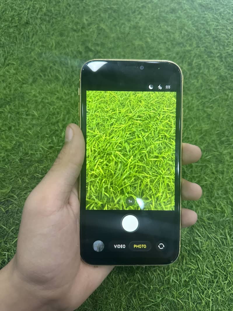 Apple iPhone 11 4