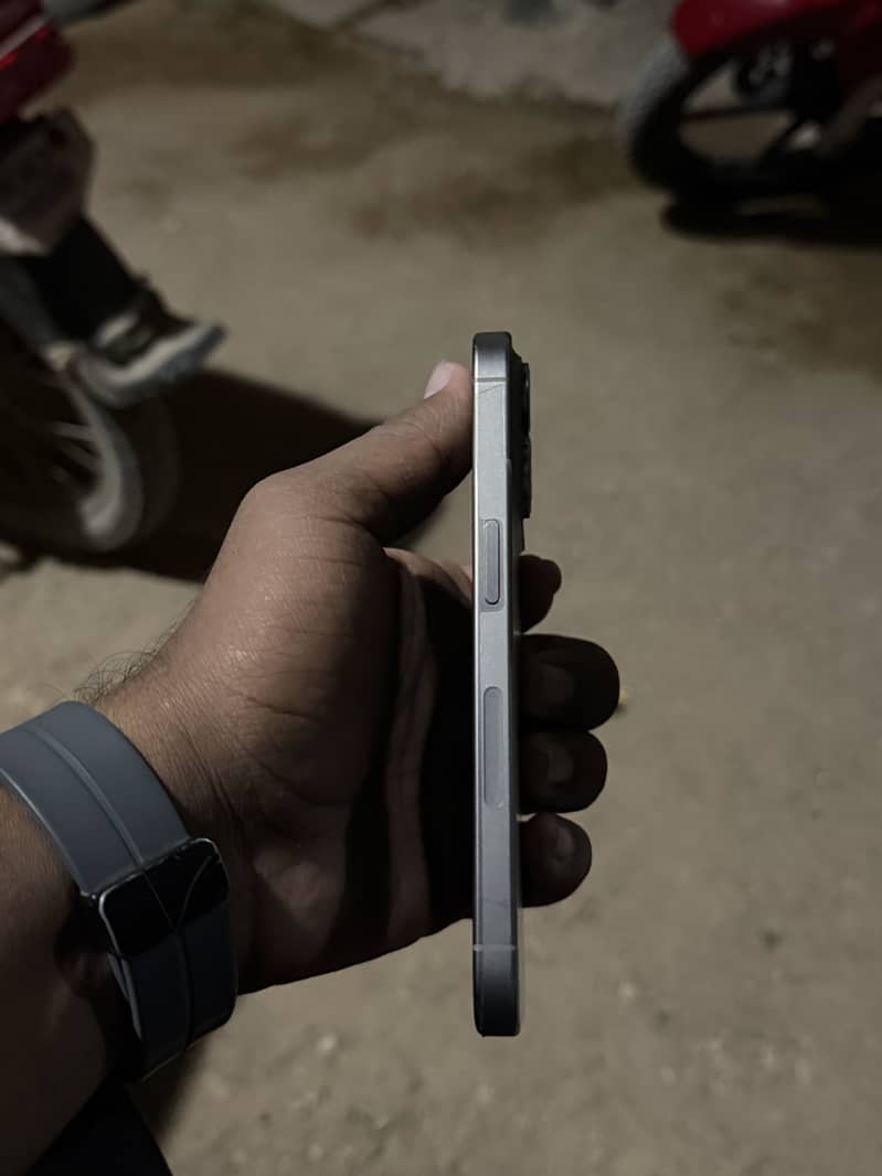 Apple iPhone 15 Pro 0