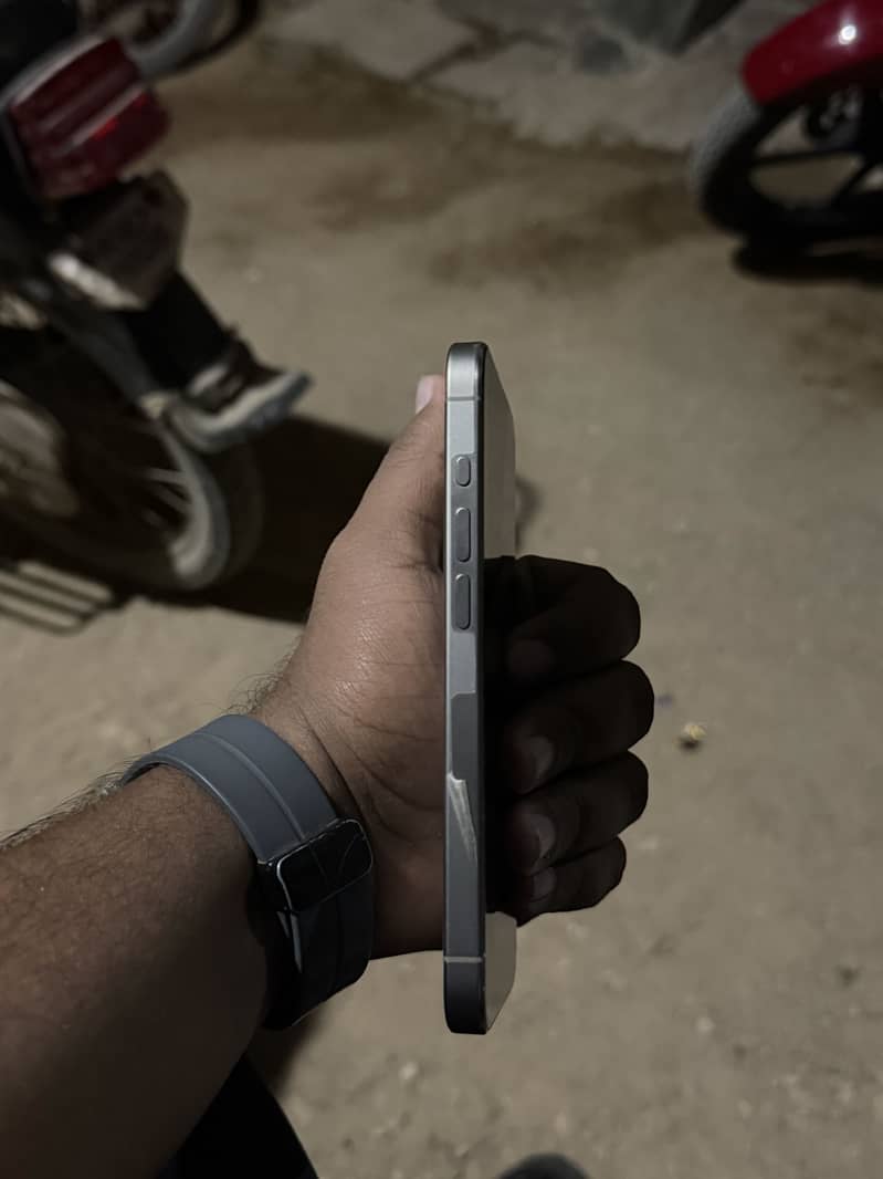 Apple iPhone 15 Pro 1