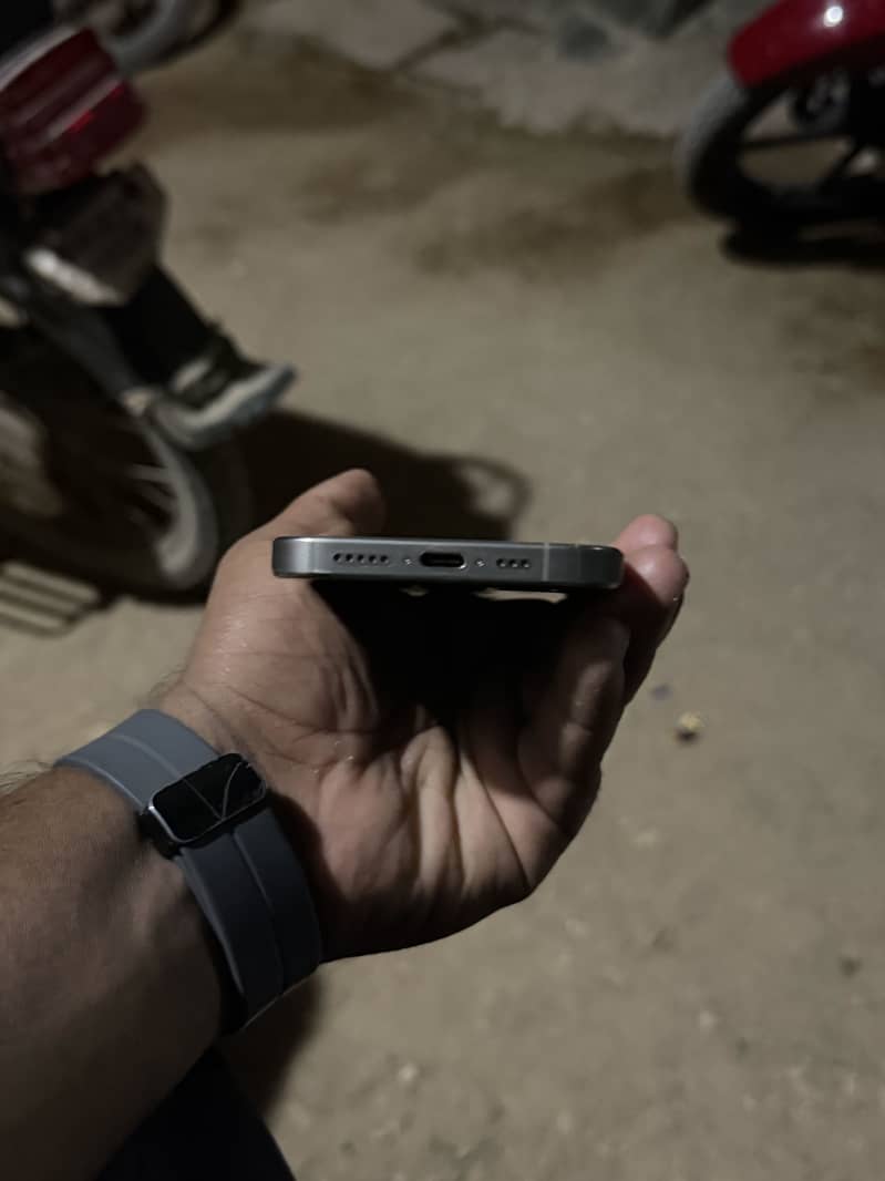 Apple iPhone 15 Pro 3