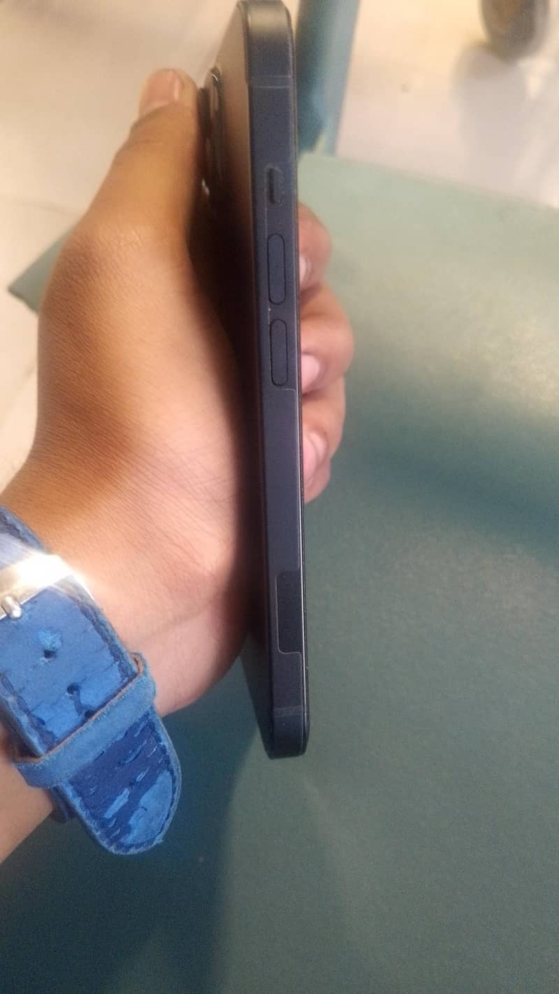 Apple iPhone 14 4