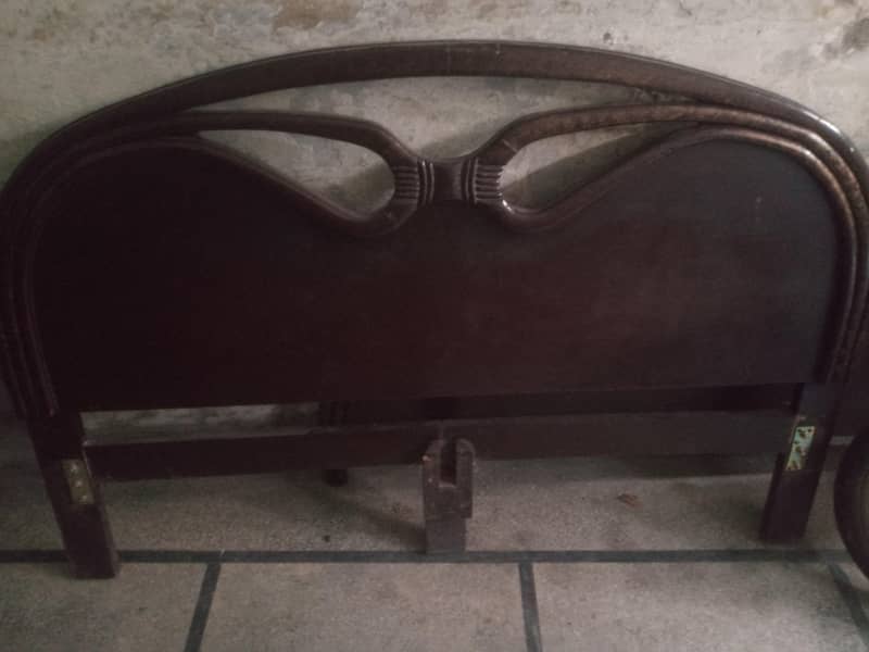 wood bed 0