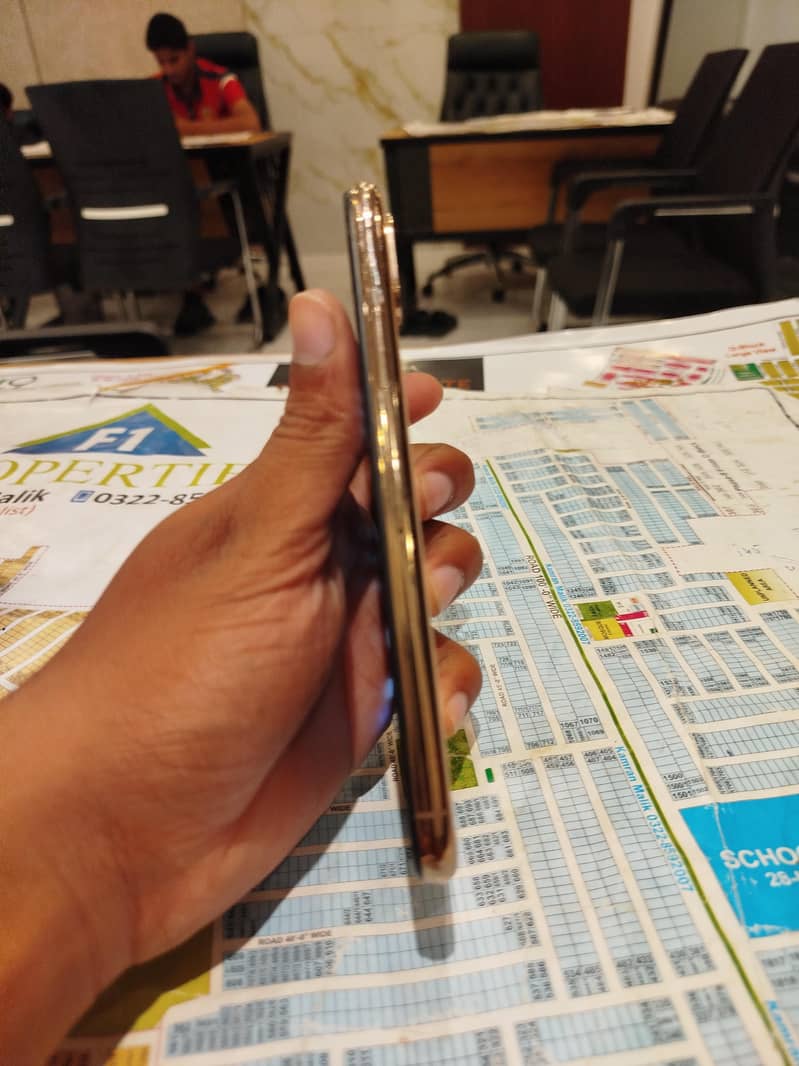 Apple iPhone XS 5