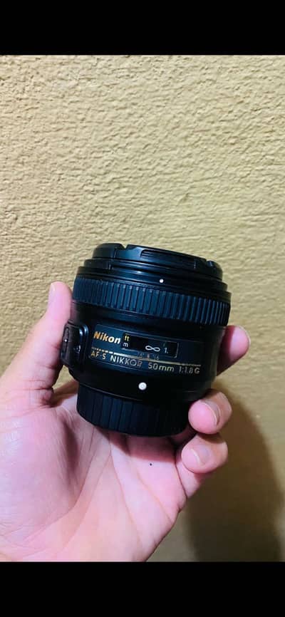 Nikon Af-S 50mm 1.8g autofocus lens with front back cap. (only sale).