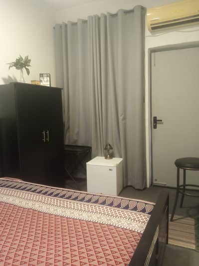 1KANAL LOWER PORTION FURNISHED ROOM IN DHA PHASE 1