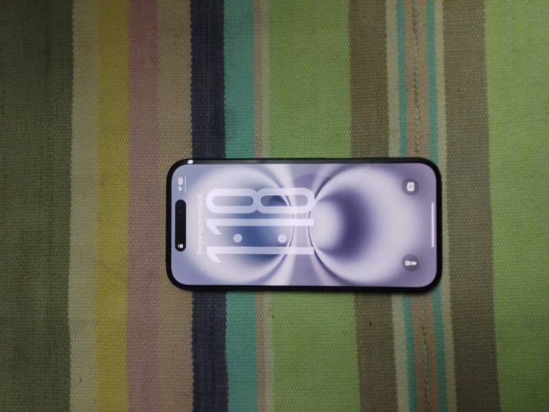 Apple iPhone 16 2