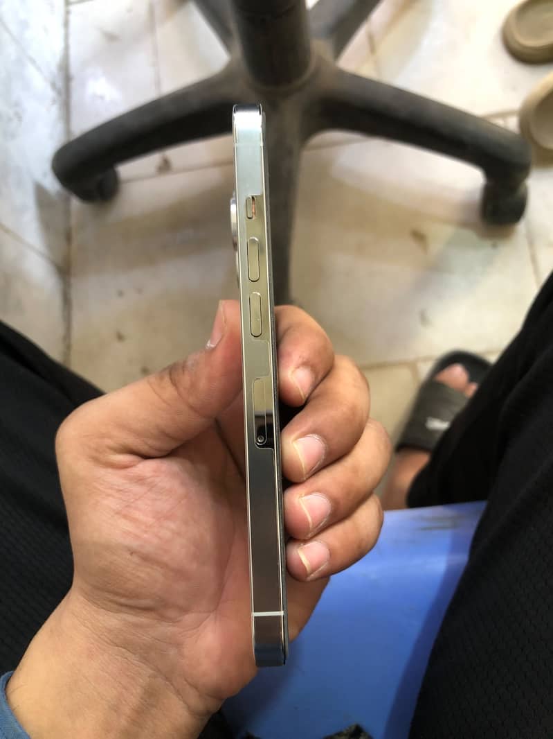 Apple iPhone 13 Pro 3