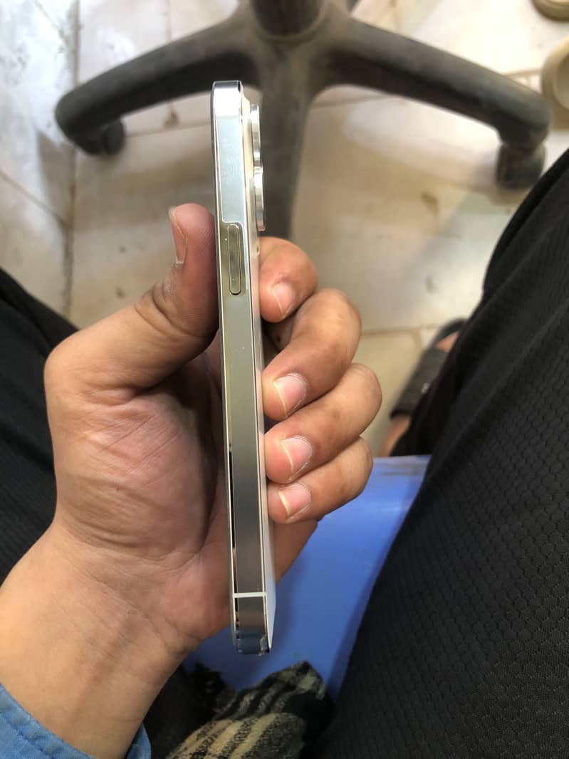 Apple iPhone 13 Pro 4