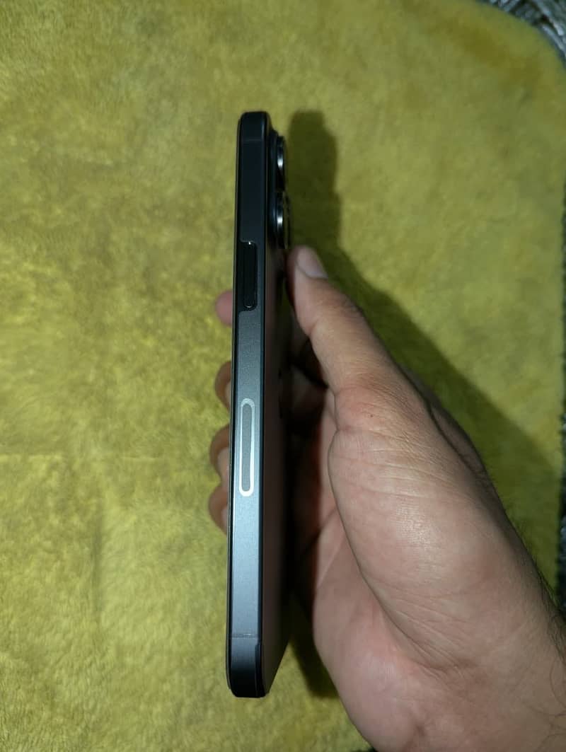 Apple iPhone 15 Pro Max 2