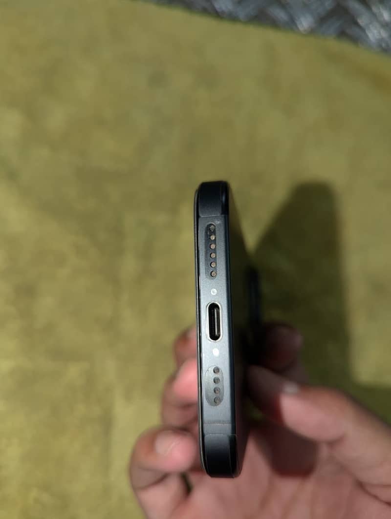 Apple iPhone 15 Pro Max 3