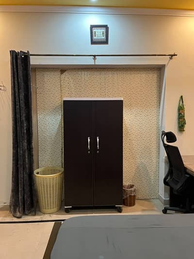 10MARLA 1BED FURNISHED LOWER PORTION IN PACE WOODLAND ( ONLY FOR BACHELOR MALE OR FEMALE )