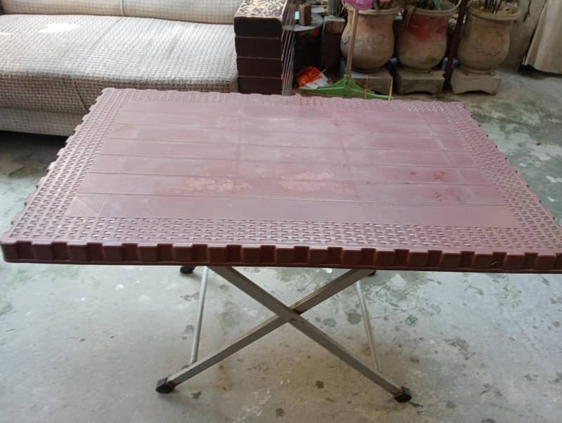 Plastic folding table 2