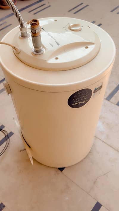 Electric water geaser Beetro