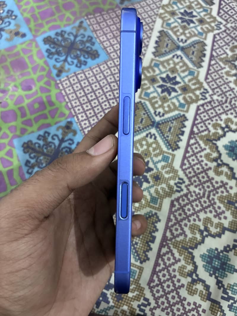 Apple iPhone 16 2
