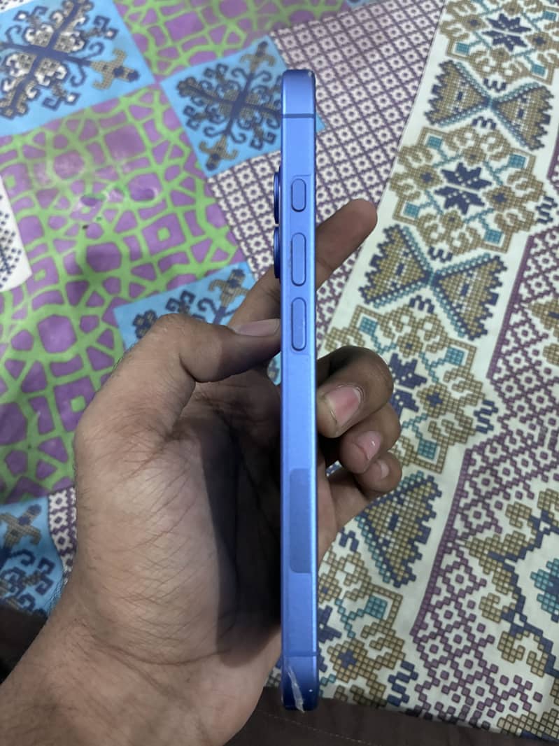 Apple iPhone 16 3