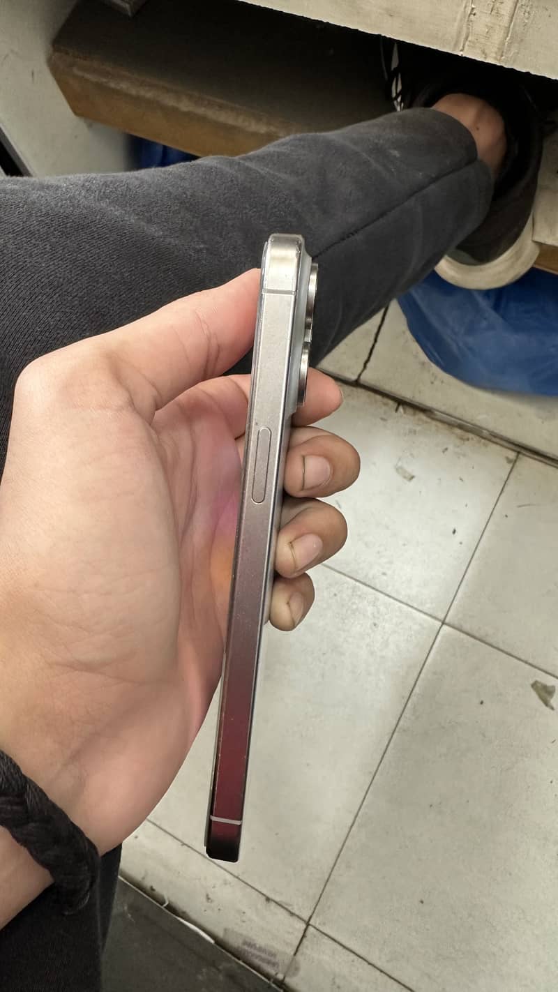 Apple iPhone 15 Pro Max 3