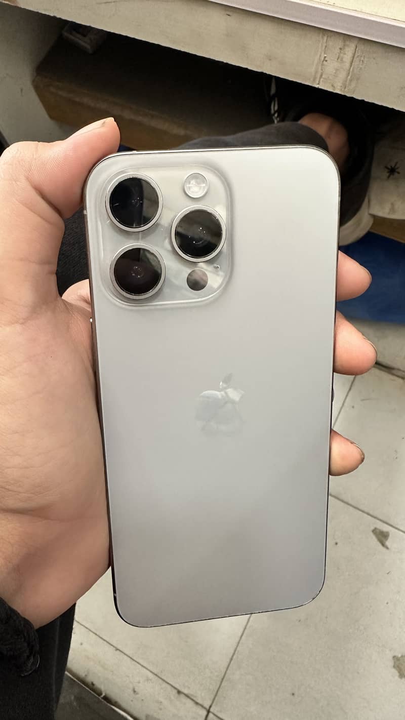 Apple iPhone 15 Pro Max 4