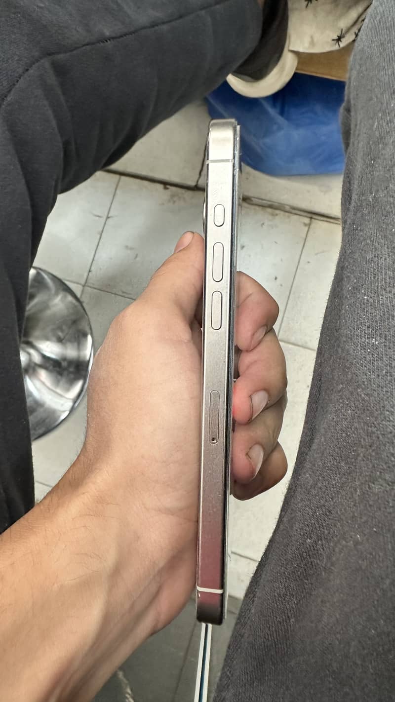 Apple iPhone 15 Pro Max 5