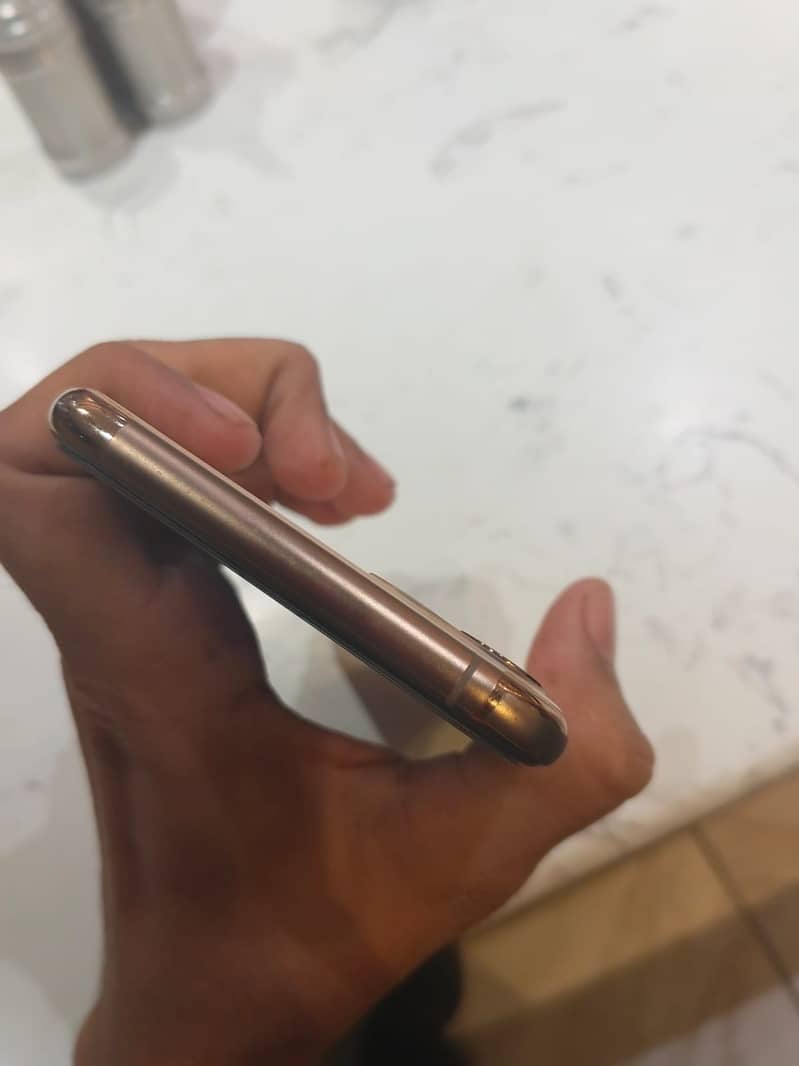 Apple iPhone 11 Pro Max 8