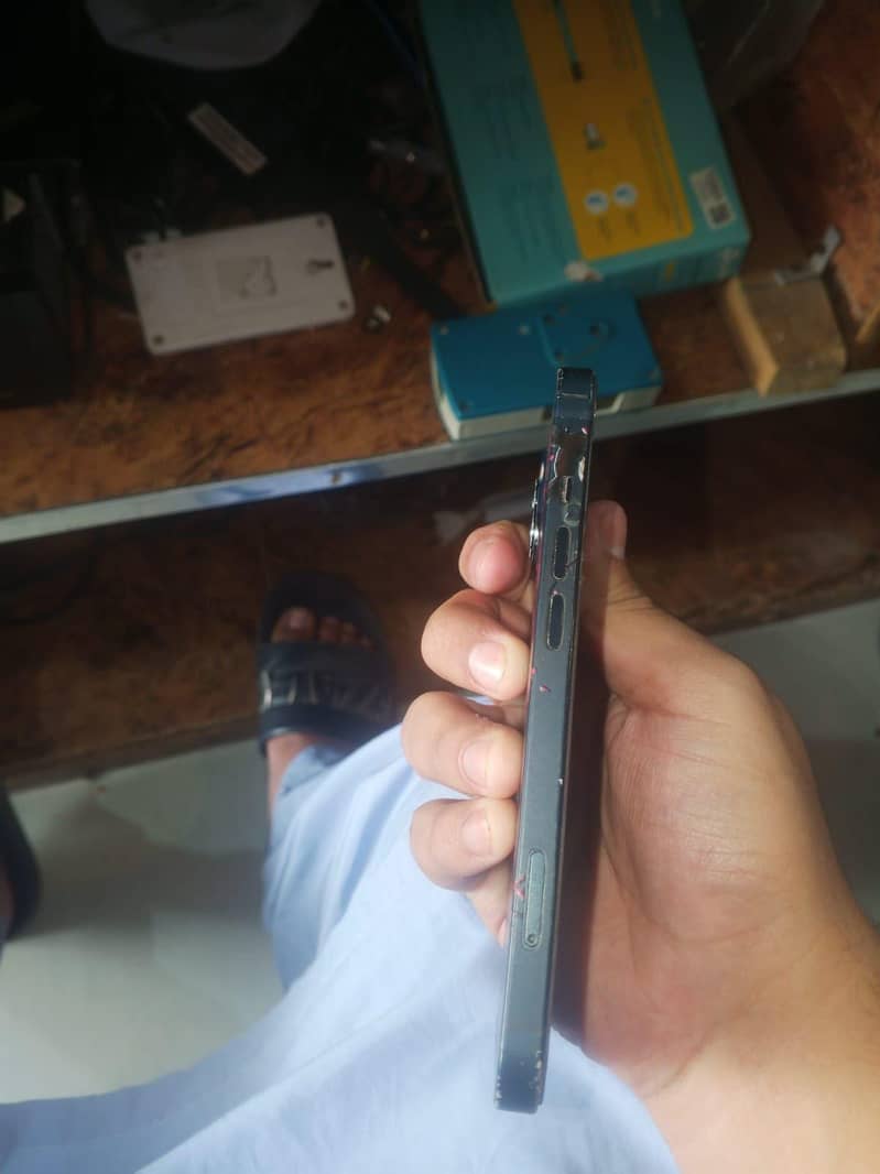 Apple iPhone 13 1
