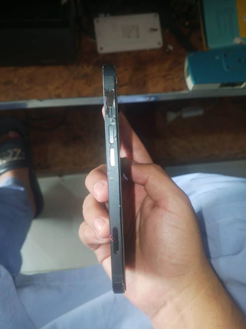 Apple iPhone 13 3