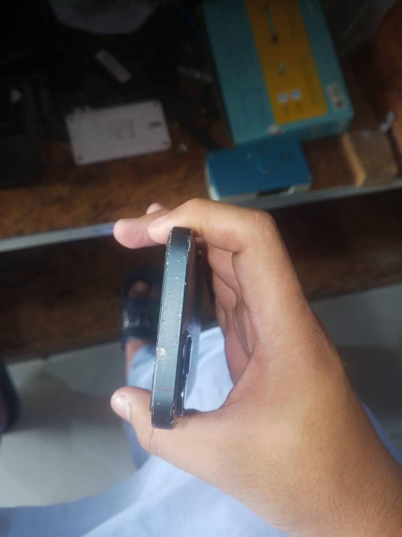 Apple iPhone 13 5