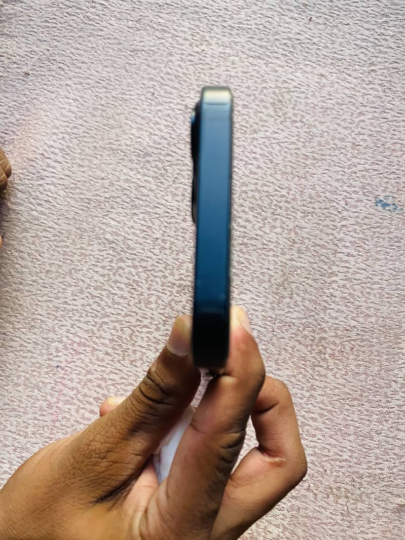 Apple iPhone 13 2