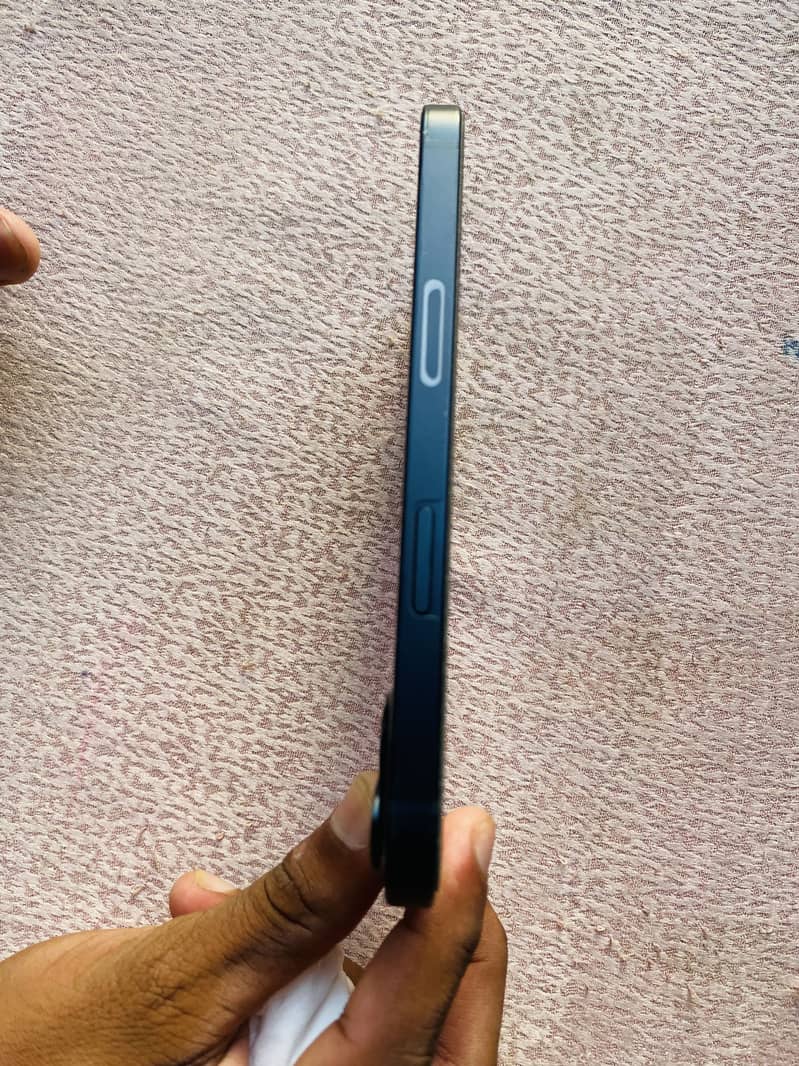 Apple iPhone 13 4
