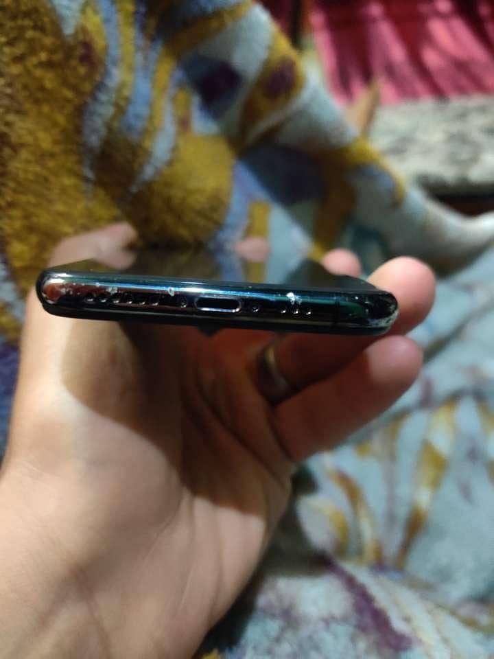Apple iPhone XS 3