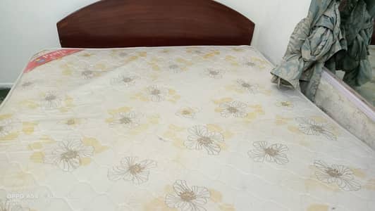 themetress is brand new only 3 months slightly used it is spring metr