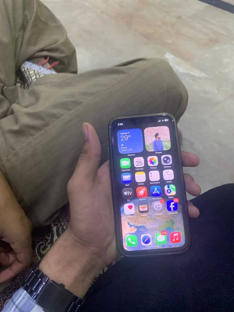 Apple iPhone 11 Pro 4