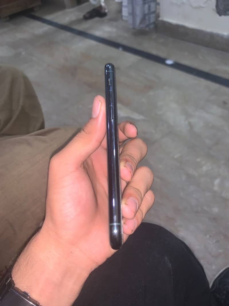 Apple iPhone 11 Pro 12