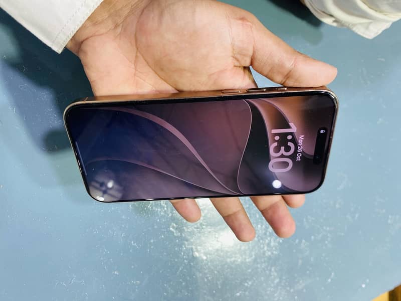 Apple iPhone 16 Pro Max 1