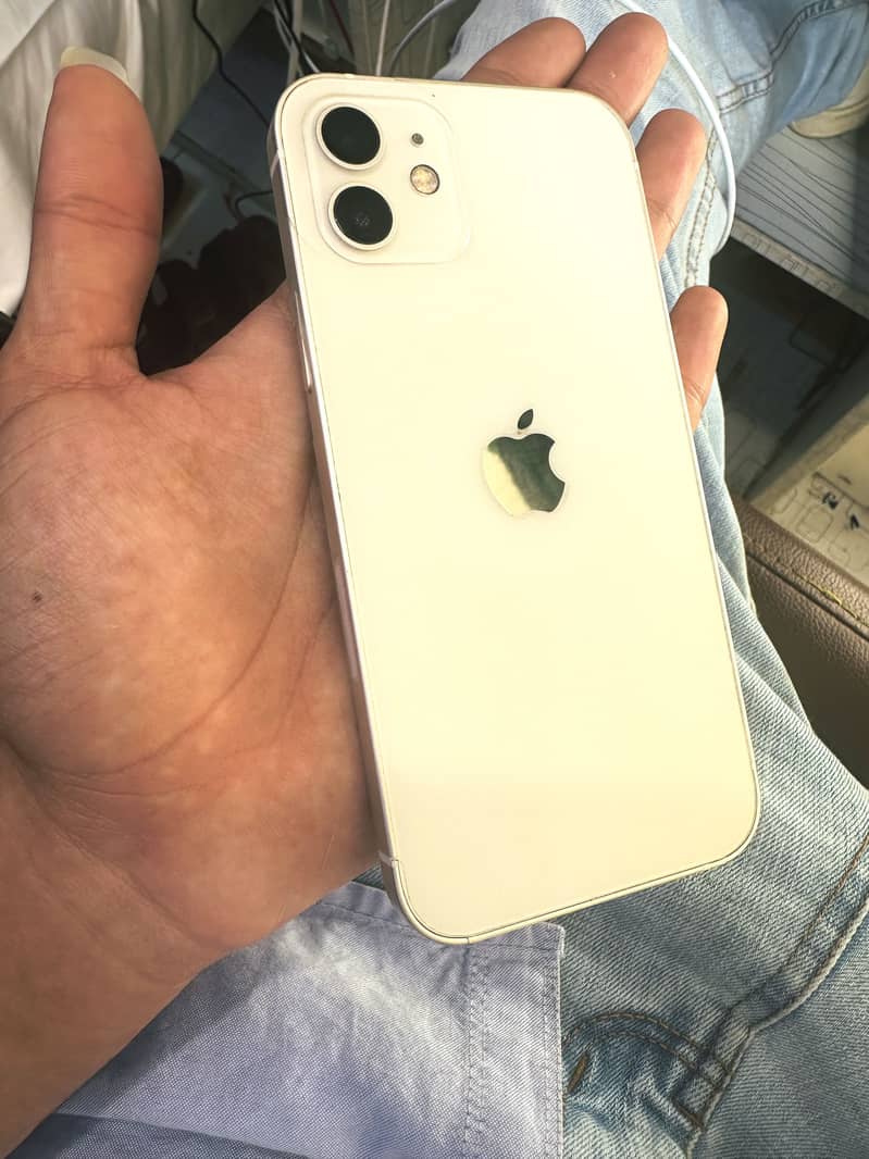 Apple iPhone 12 4
