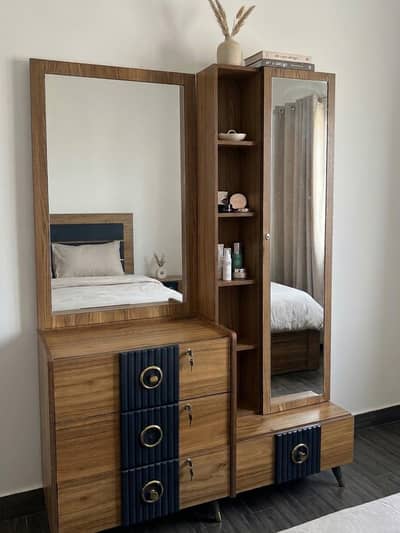 Pre-owned Wooden Dresser Unit with Large Mirror