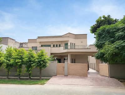 20 MARLA 4 BEDROOMS BRIG HOUSE AVAILABLE FOR RENT