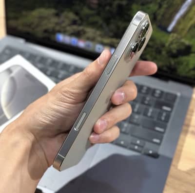 Apple iPhone 16 Pro Max JV