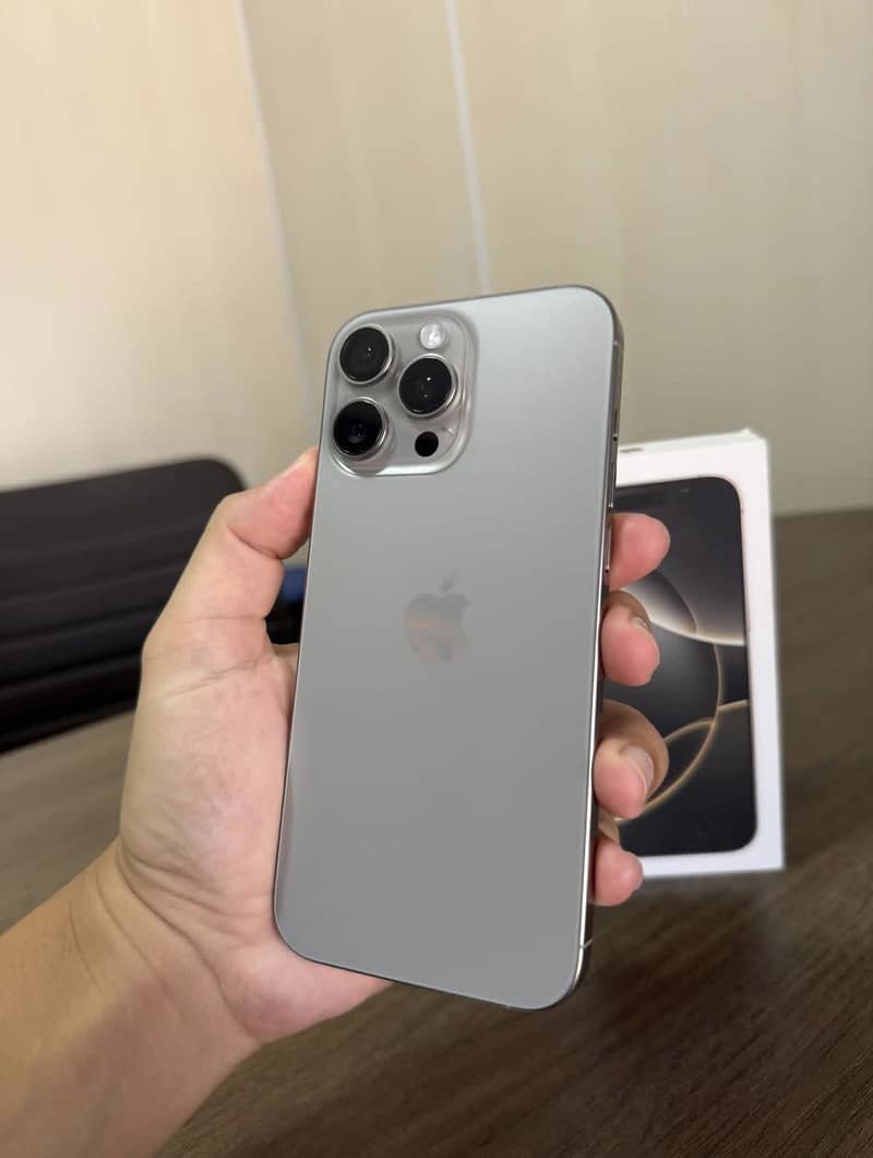Apple iPhone 16 Pro Max JV 1