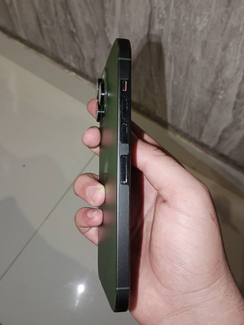 Apple iPhone 13 Pro Max 4